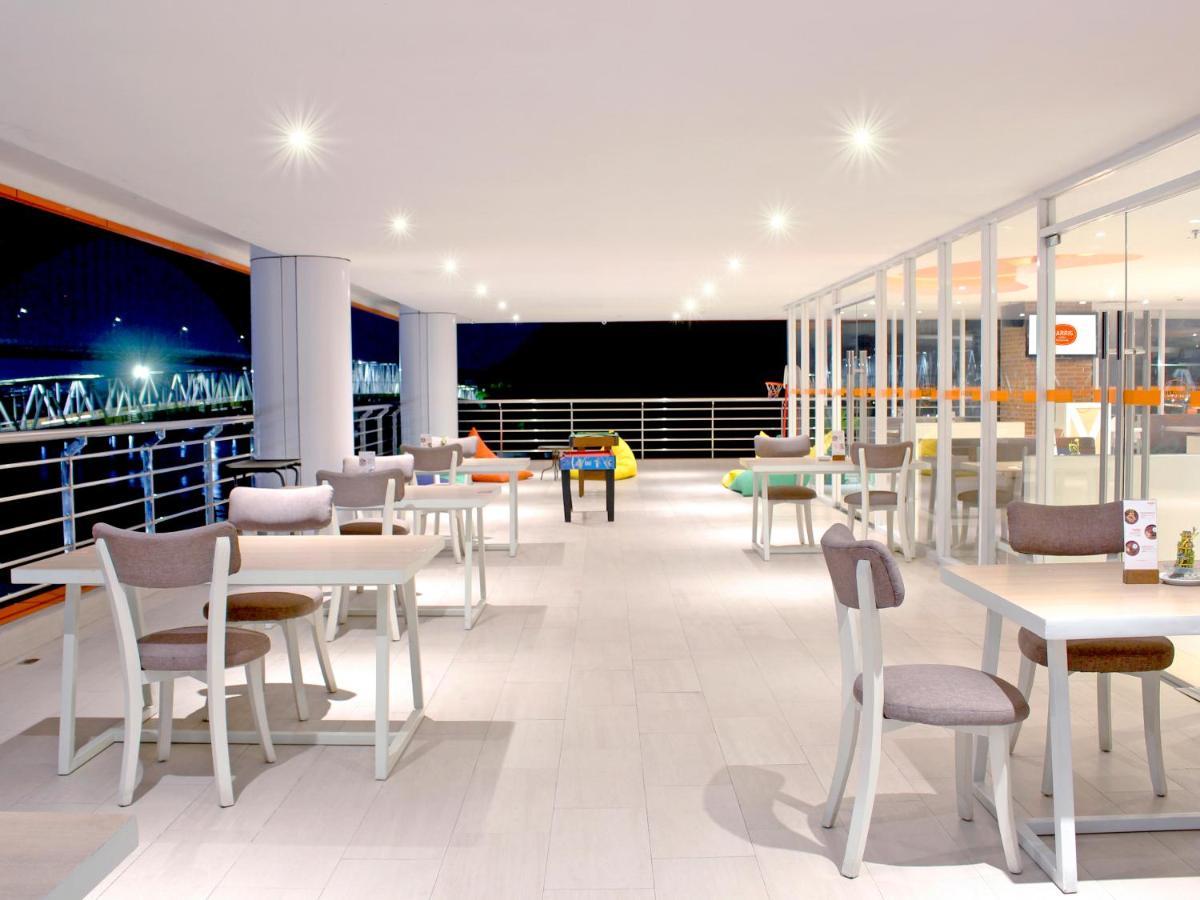 Harris Hotel Samarinda Exteriör bild