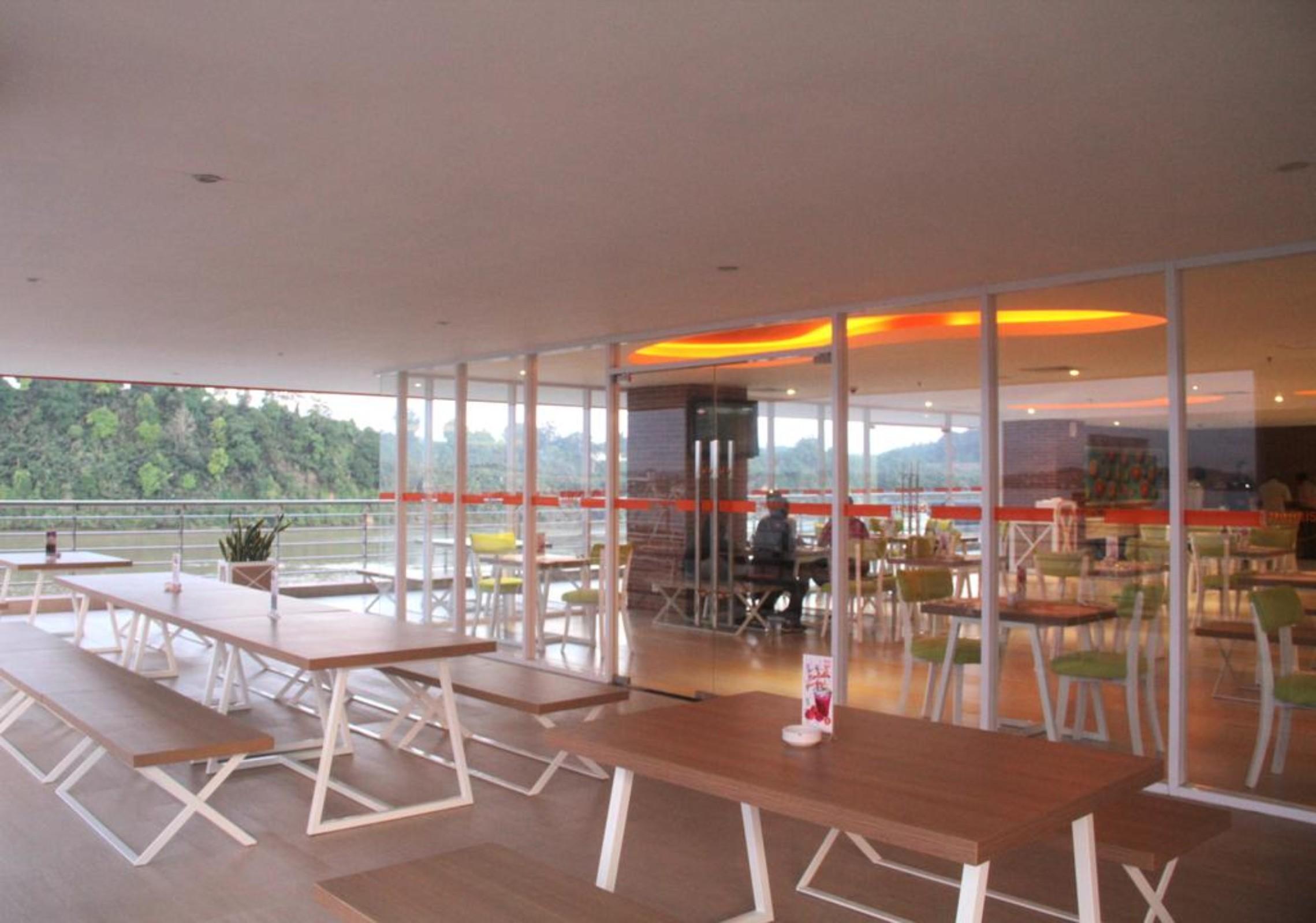 Harris Hotel Samarinda Exteriör bild
