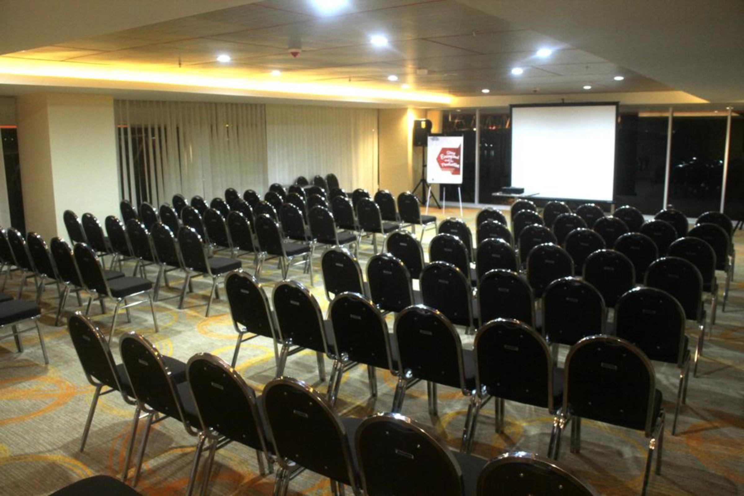 Harris Hotel Samarinda Exteriör bild