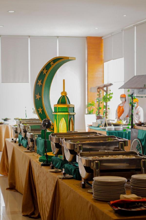 Harris Hotel Samarinda Exteriör bild