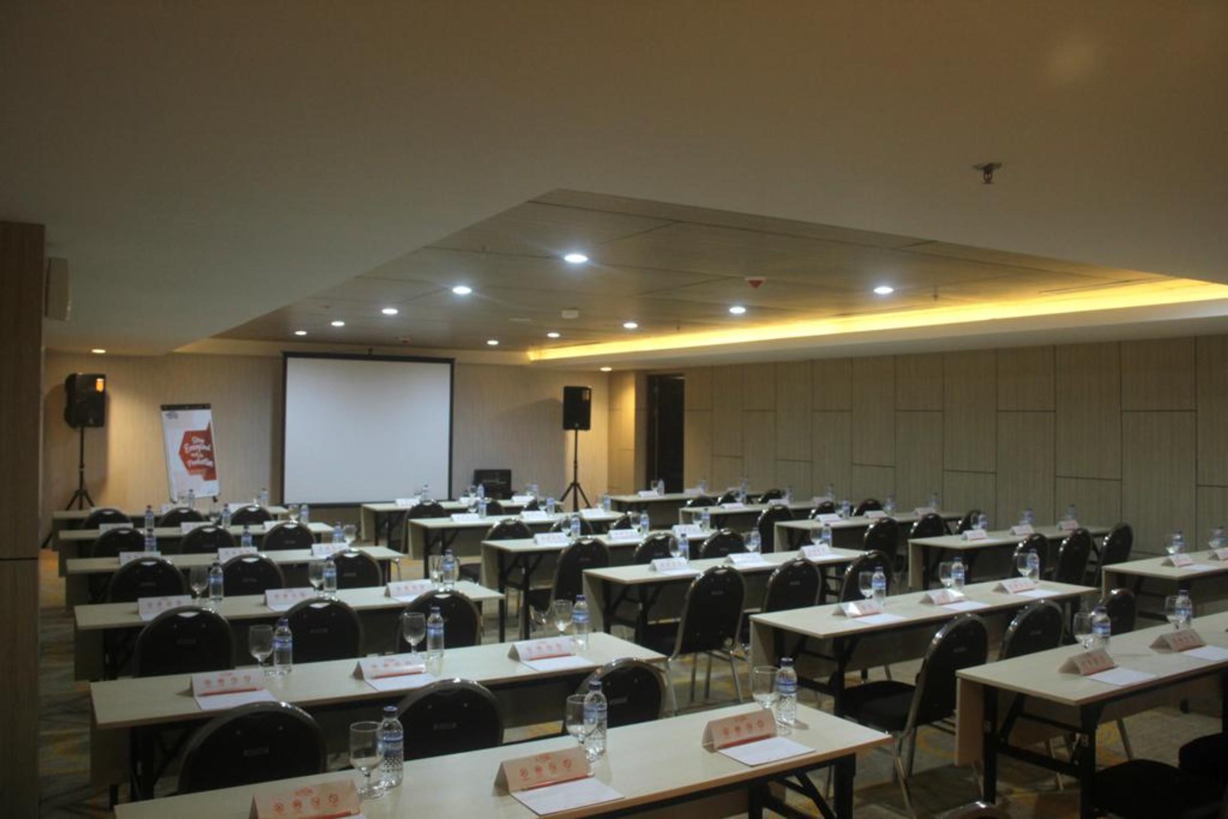 Harris Hotel Samarinda Exteriör bild