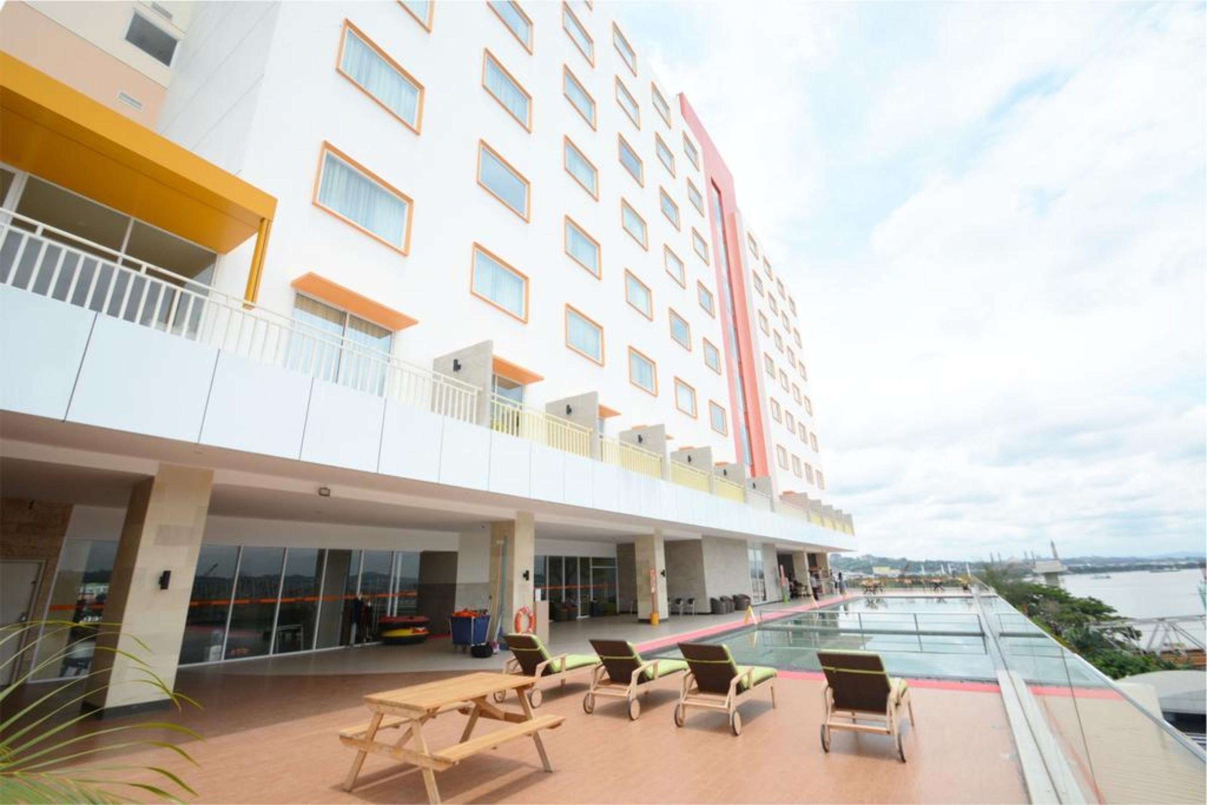 Harris Hotel Samarinda Exteriör bild