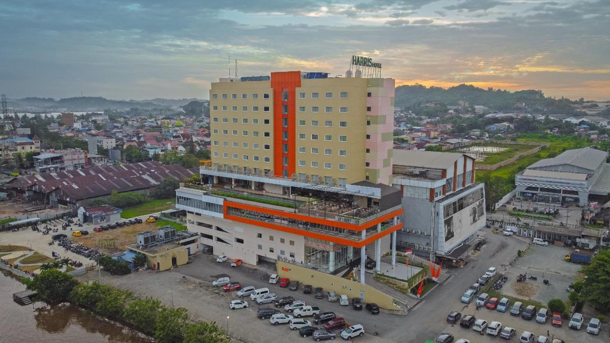 Harris Hotel Samarinda Exteriör bild
